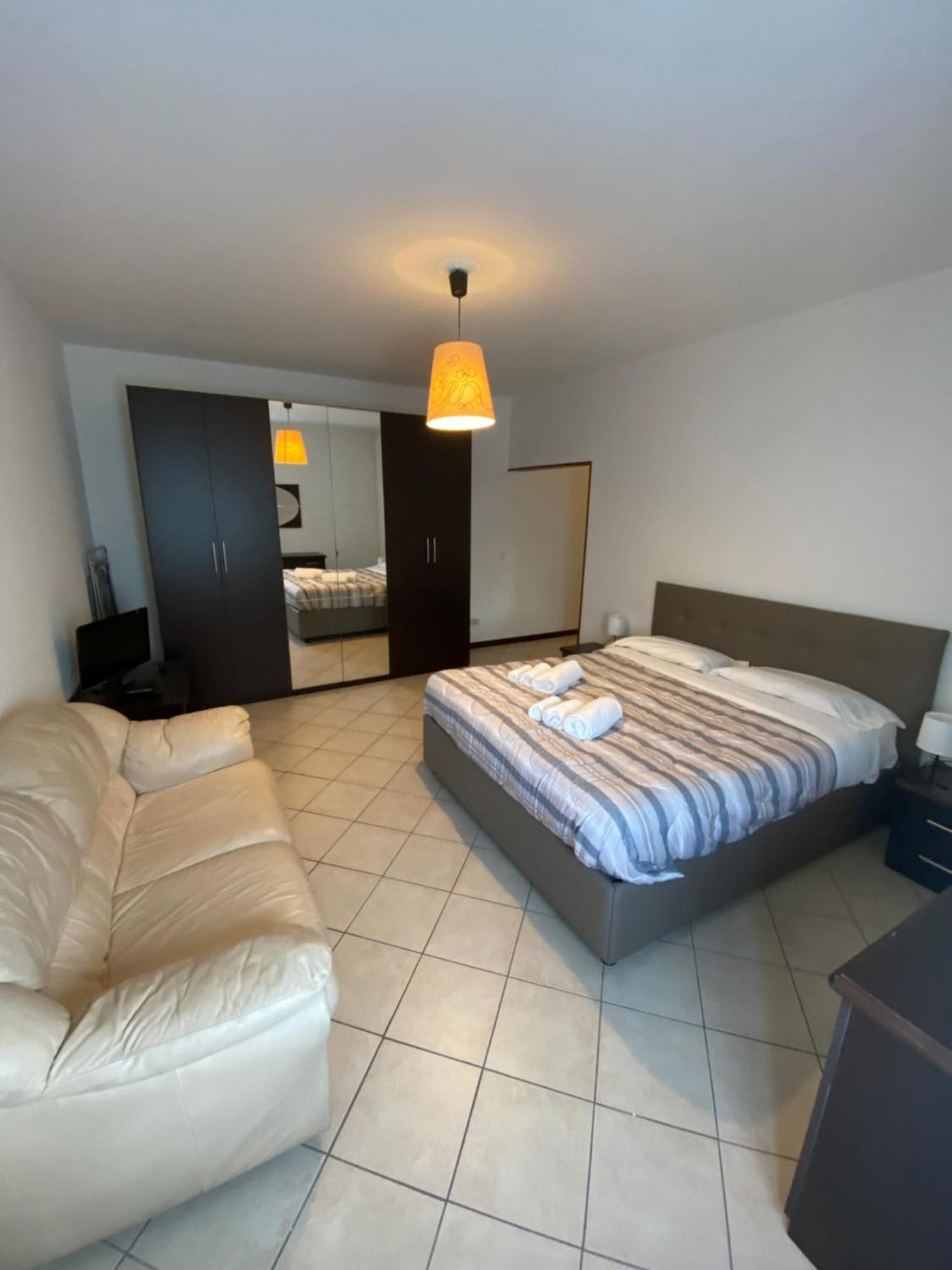 Cozy Lake Como Apartments Valmadrera Eksteriør bilde